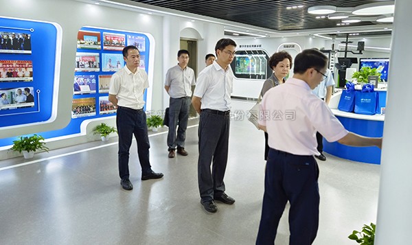 浙江省科技厅副厅长吴卿、台盟省委会主委陈清莉一行赴浙江托普云农科技股份有限公司调研考察