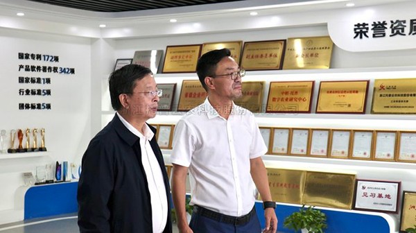 江西省农业农村厅副厅长刘光华一行莅临浙江托普云农科技股份有限公司调研